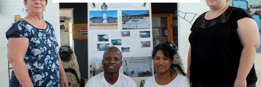 Gansbaai Toerisme se bekwame pesoneel, met vlnr Glenda Kitley (Bestuurder), Ally Msweli, Maureen Valentine en Doulene Els